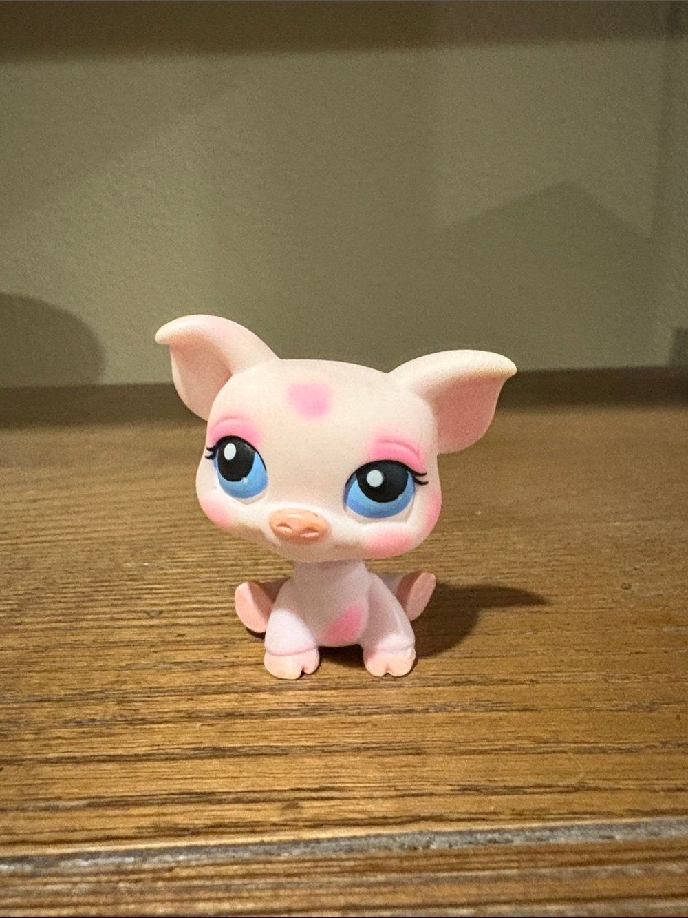 Littlest Pet Shop Pink Pig Figurine with Blue Eyes